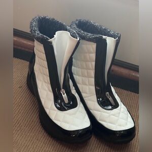 Khombu Waterproof Front-Zip Winter Boots - Megan